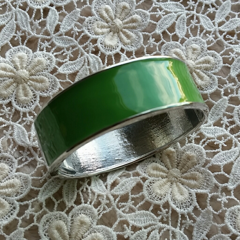 Green enameled silvertone bracelet